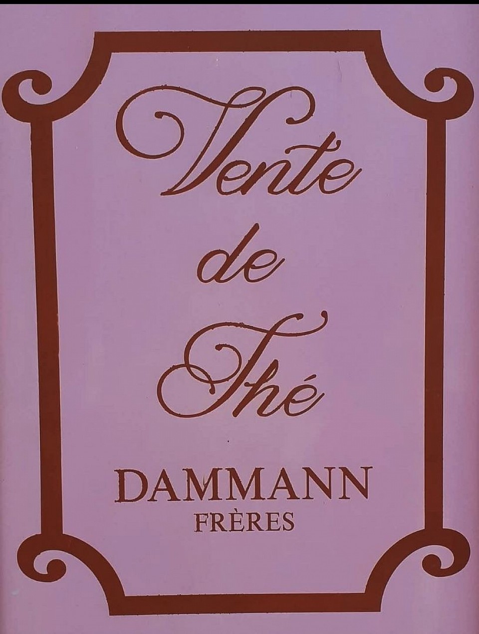 Plongez dans l’univers raffiné des thés Dammann Frères, une maison emblématique au savoir-faire français. Chaque infusion est une invitation au voyage, entre tradition et délicatesse. ✨ Sélection exclusive disponible en boutique 🎁 Idéal pour offrir ou se faire plaisir 📍 Venez découvrir nos thés sur place